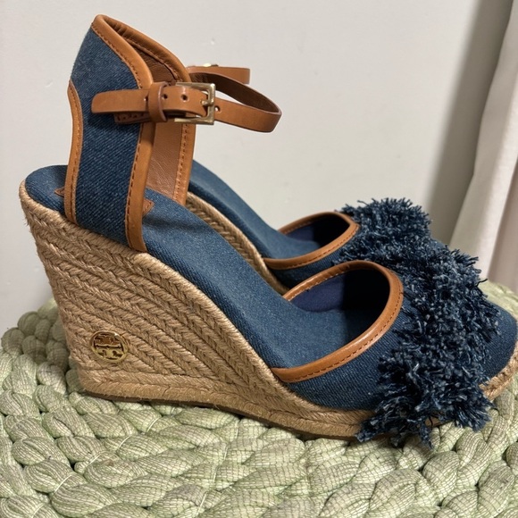 Tory Burch Shaw Blue Denim Fringe Tan Leather Espadrille Wedge Sandals NWOB - Picture 3 of 10